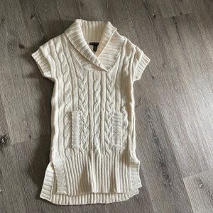Short sleeved sweater